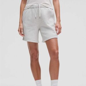 Lululemon NWOT Scuba Mid-Rise Oversized Short 7" Heathered Core Ultra Light Grey